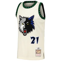 Maillot Swingman Mitchell & Ness Kevin Garnett crème Minnesota Timberwolves Chainstitch pour hommes