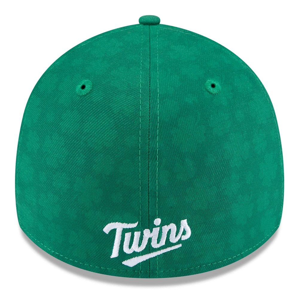 Men's New Era Kelly Green Minnesota Twins St. Patrick's Day 39THIRTY Flex Hat
