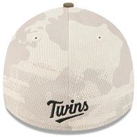 Casquette 39THIRTY Flex pour homme, beige clair/olive, Minnesota Twins 2025 Armed Forces Day, New Era