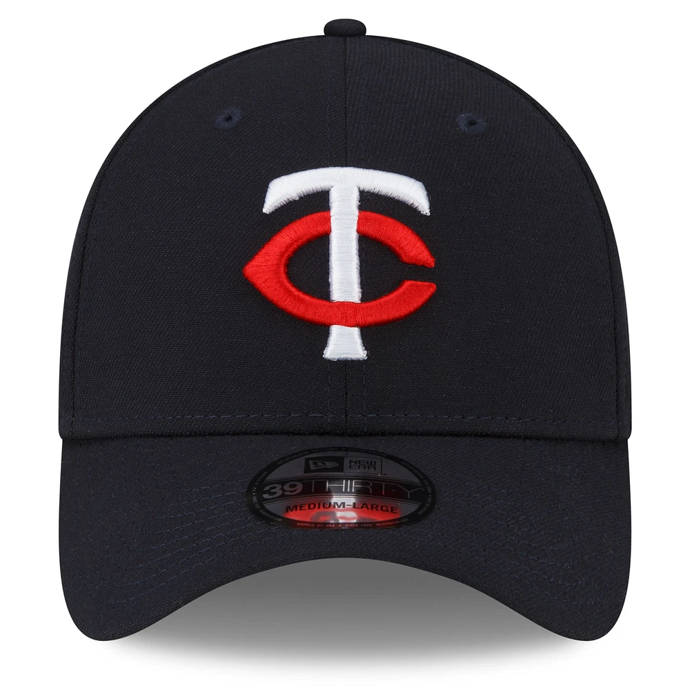 Casquette flexible 39THIRTY Flex sur le côté des séries éliminatoires 2023 New Era pour hommes, bleu marine, Minnesota Twins