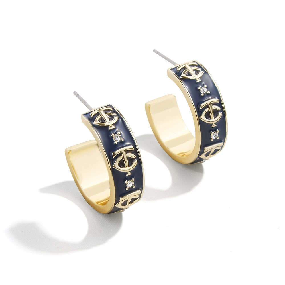 Boucles d'oreilles créoles en émail WEAR By Erin Andrews x BaubleBar des Twins du Minnesota
