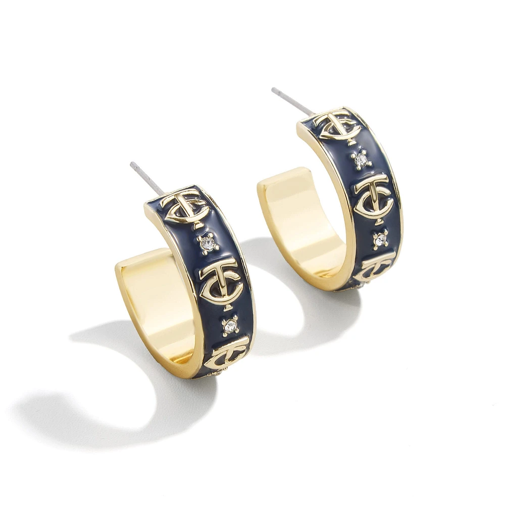 Boucles d'oreilles créoles en émail WEAR By Erin Andrews x BaubleBar des Twins du Minnesota