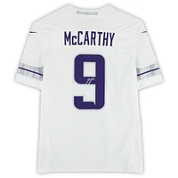 Maillot Nike blanc dédicacé par J.J. McCarthy des Vikings du Minnesota