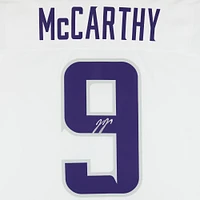 Maillot Nike blanc dédicacé par J.J. McCarthy des Vikings du Minnesota