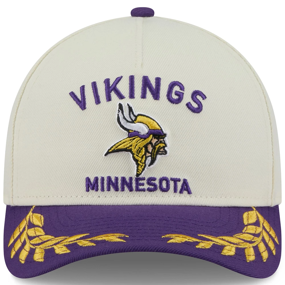 Casquette ajustable New Era 9FORTY A-Frame M-Crown crème/violet pour homme, Minnesota Vikings, draft NFL 2025