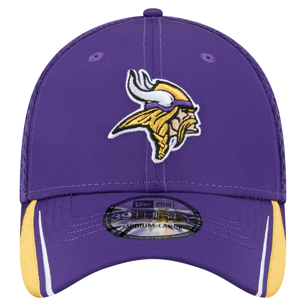 Casquette Game Day Linear 39THIRTY Flex violette des Minnesota Vikings de New Era pour homme