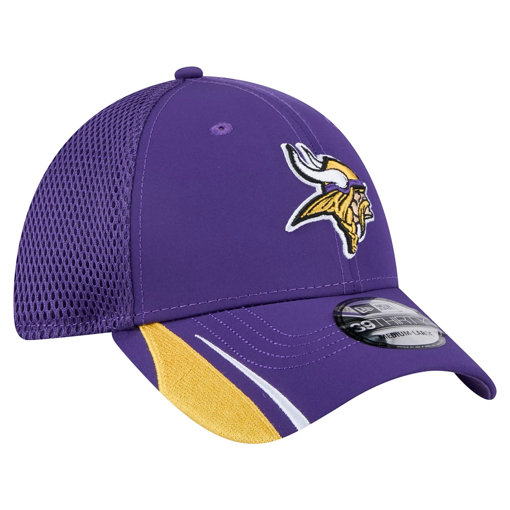 Casquette Game Day Linear 39THIRTY Flex violette des Minnesota Vikings de New Era pour homme