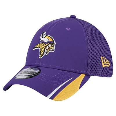 Casquette Game Day Linear 39THIRTY Flex violette des Minnesota Vikings de New Era pour homme