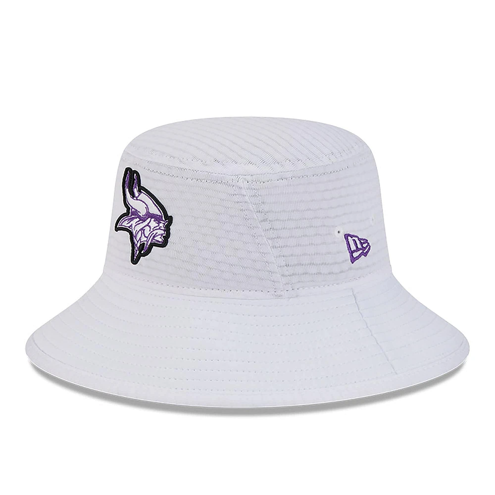 Chapeau bob extensible New Era pour hommes des Minnesota Vikings 2024 NFL Training Camp blanc