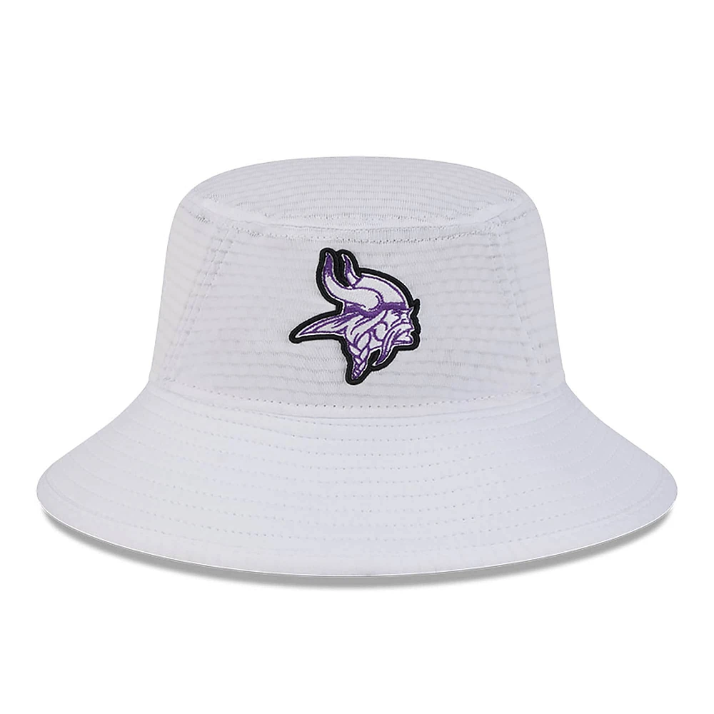 Chapeau bob extensible New Era pour hommes des Minnesota Vikings 2024 NFL Training Camp blanc