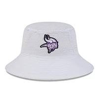 Chapeau bob extensible New Era pour hommes des Minnesota Vikings 2024 NFL Training Camp blanc