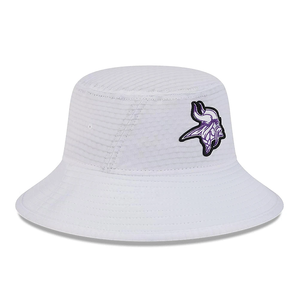 Chapeau bob extensible New Era pour hommes des Minnesota Vikings 2024 NFL Training Camp blanc