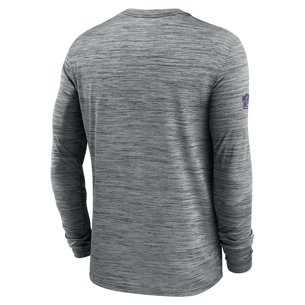 T-shirt Nike gris à manches longues pour homme, coupe Sideline Velocity Performance