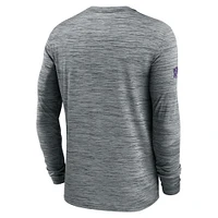 T-shirt Nike gris à manches longues pour homme, coupe Sideline Velocity Performance