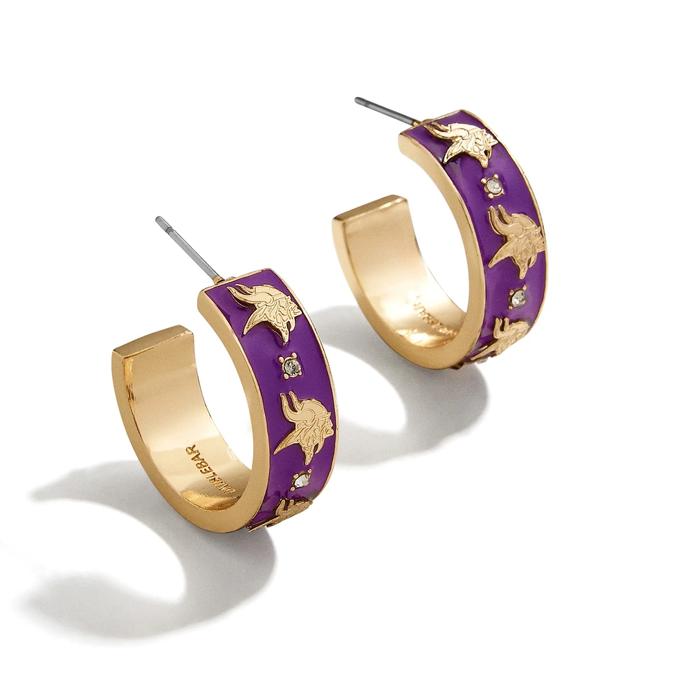 Boucles d'oreilles créoles en émail WEAR By Erin Andrews x BaubleBar Minnesota Vikings