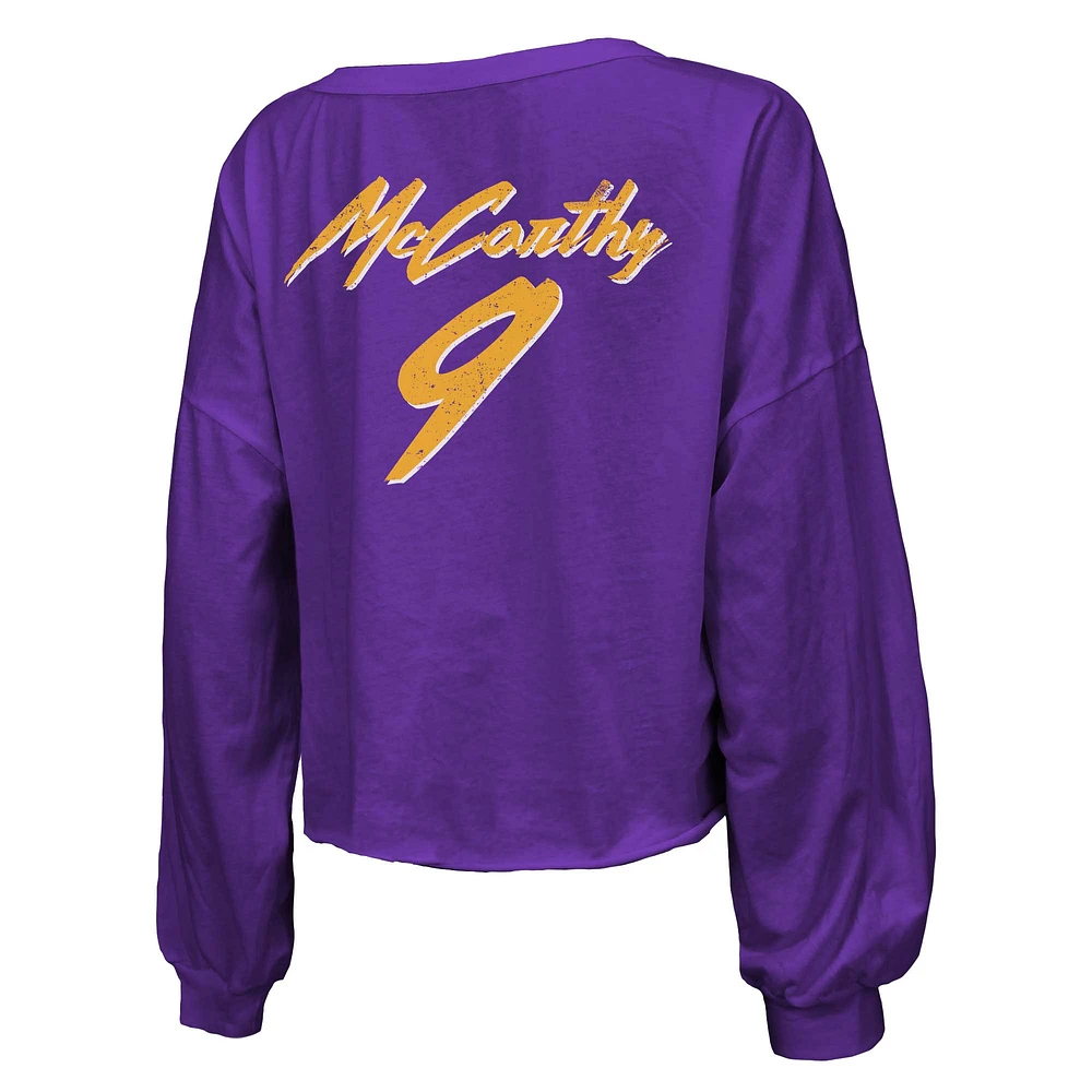 T-shirt court à manches longues et col en V pour femme Majestic Threads J.J. McCarthy avec nom numéro des Vikings du Minnesota, violet