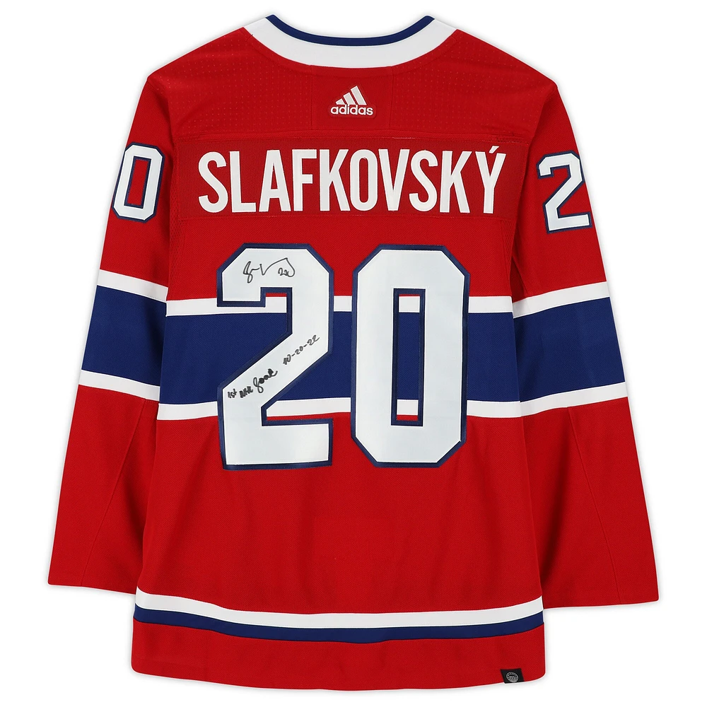 Maillot authentique adidas rouge autographié par Juraj Slafkovsky des Canadiens de Montréal avec l'inscription « 1st NHL Goal 10/20/22 »