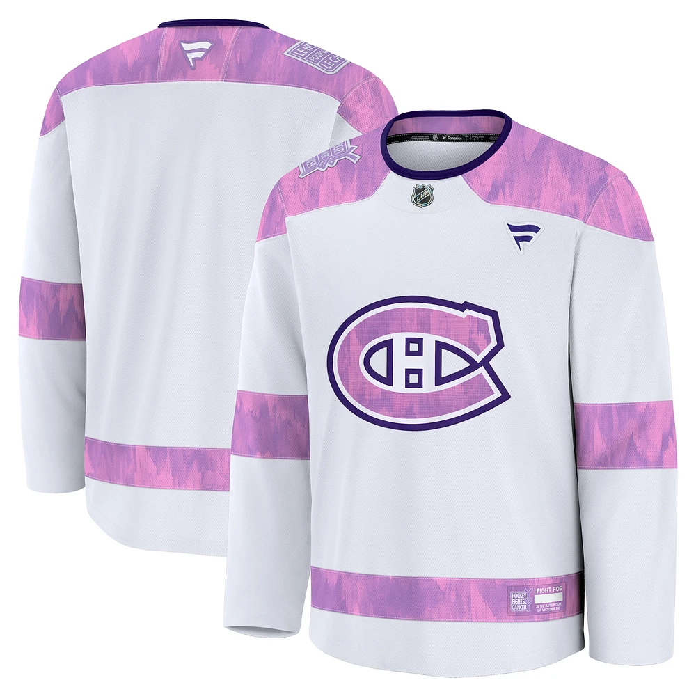 Maillot d'entraînement blanc des Canadiens de Montréal 2024 pour hommes Fanatics Hockey Fights Cancer