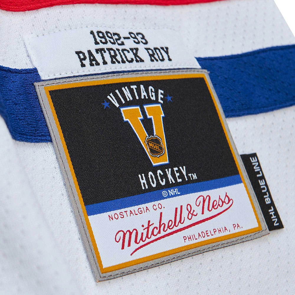 Chandail Blue Line Player des Canadiens de Montréal 1992 Mitchell & Ness Patrick Roy blanc pour homme