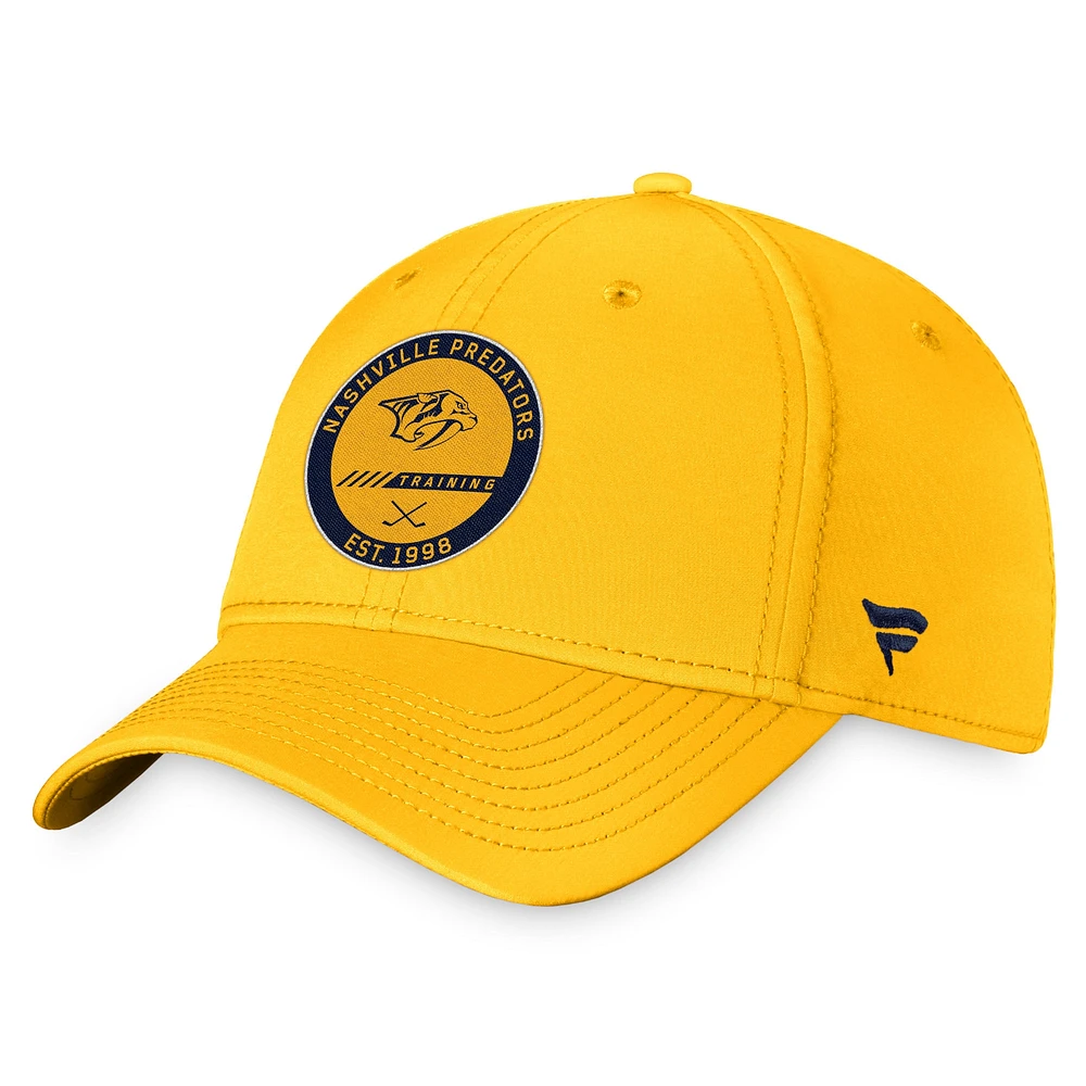 Casquette flexible pour le camp d'entraînement professionnel authentique Fanatics Gold Nashville Predators 2022 hommes