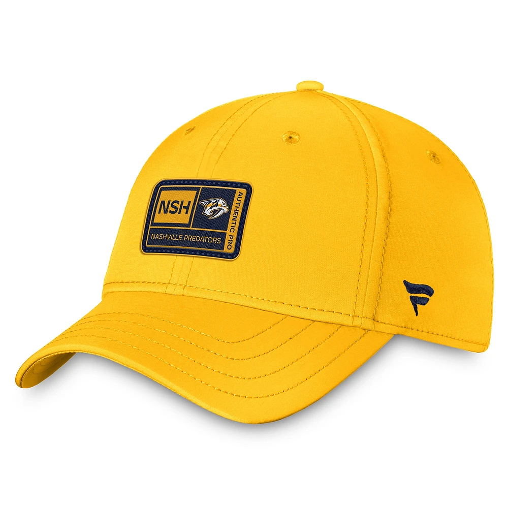 Casquette Flex Authentic Pro Training Camp Fanatics Gold Nashville Predators pour hommes