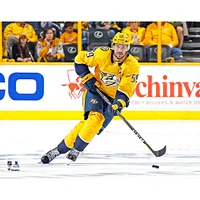 Photographie de patinage du maillot doré non signé Roman Josi des Nashville Predators