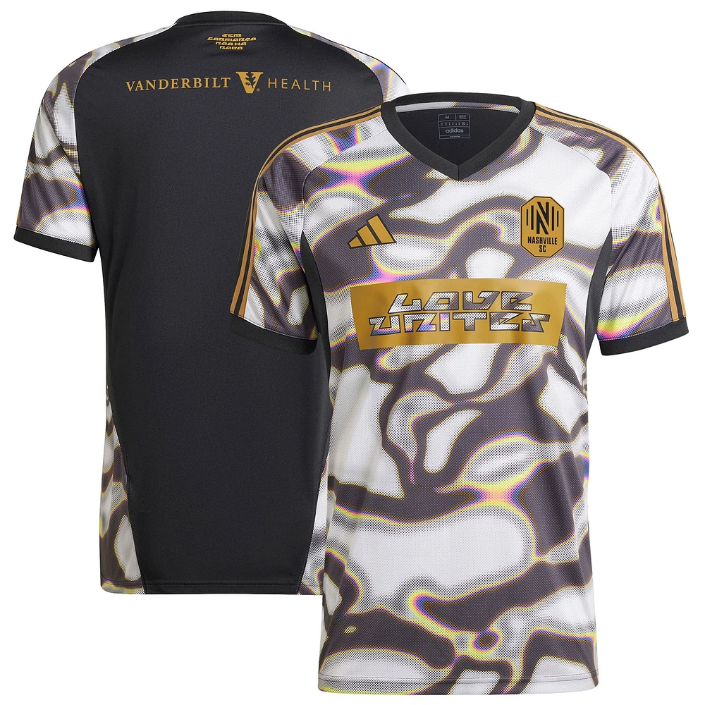 Haut d'avant-match adidas noir Nashville SC 2024 Pride pour hommes