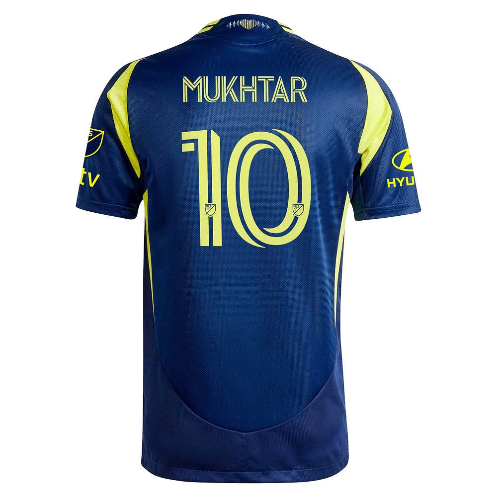 Maillot de joueur authentique adidas Hany Mukhtar bleu marine Nashville SC 2025 The Heart Of Kit pour homme