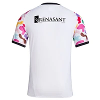 Haut d'avant-match Nashville SC 2023 Pride adidas blanc pour homme