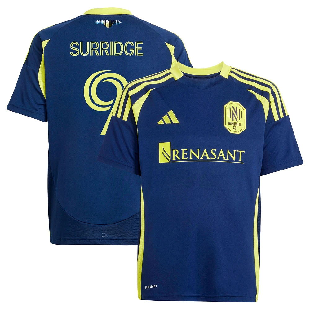 Maillot de joueur réplique du kit The Heart of Nashville SC 2025 bleu marine adidas Sam Surridge pour jeunes