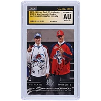 Nathan MacKinnon et Aleksander Barkov ont autographié la carte de recrue authentique Upper Deck SP #192 2013-14 CGC Fanatics Witnessed Auto 10 avec les inscriptions « #1 » et « #2 »