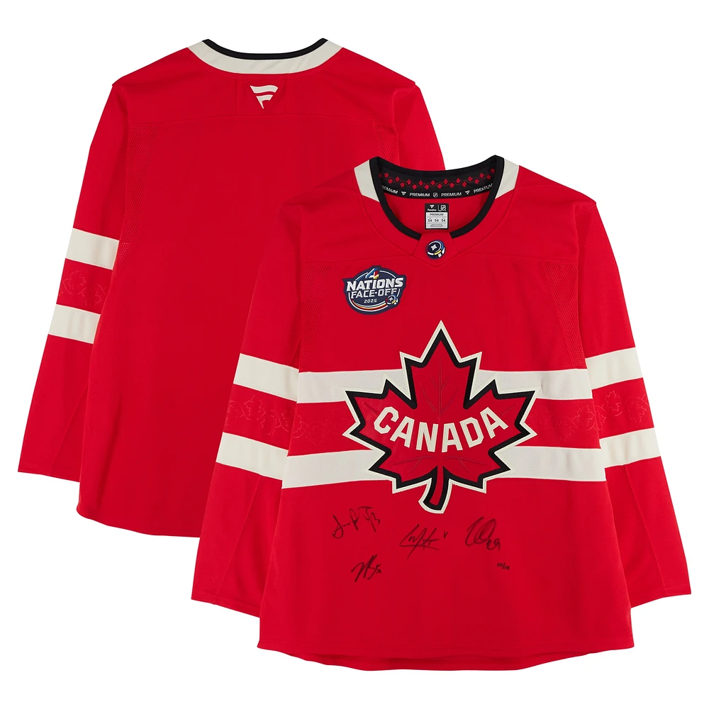 Maillot rouge autographié par Nathan MacKinnon, Cale Makar, Sam Reinhart et Jordan Binnington Canada pour le match des 4 Nations - Édition limitée n° 10/10