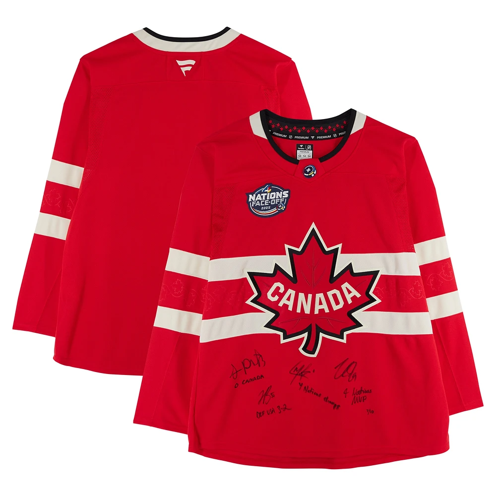Maillot rouge premium autographié par Nathan MacKinnon, Cale Makar, Sam Reinhart et Jordan Binnington Canada pour le tournoi des 4 Nations Face-Off Fanatics avec inscriptions multiples - Édition limitée à 10 exemplaires