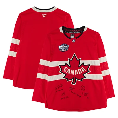 Maillot rouge premium autographié par Nathan MacKinnon, Cale Makar, Sam Reinhart et Jordan Binnington Canada pour le tournoi des 4 Nations Face-Off Fanatics avec inscriptions multiples - Édition limitée à 10 exemplaires