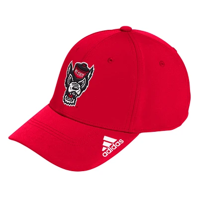 Casquette flexible avec logo NC State Wolfpack Locker Room adidas rouge pour hommes