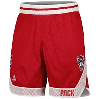 Short de basket-ball adidas rouge NC State Wolfpack Swingman AEROREADY pour hommes