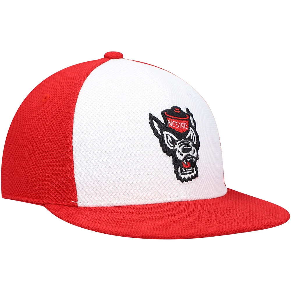 Casquette de baseball ajustée adidas NC State Wolfpack On-Field pour hommes, blanche