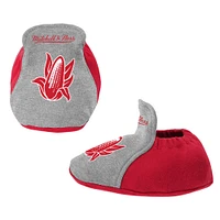 Ensemble de 3 bodys, bavoirs et chaussons Mitchell & Ness Scarlet/Heather Grey Nebraska Huskers pour bébé