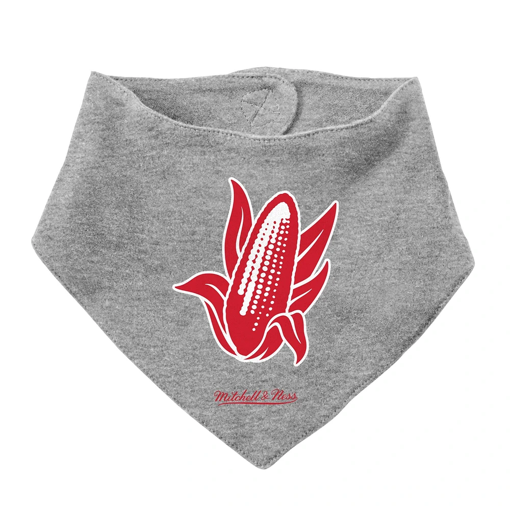 Ensemble de 3 bodys, bavoirs et chaussons Mitchell & Ness Scarlet/Heather Grey Nebraska Huskers pour bébé
