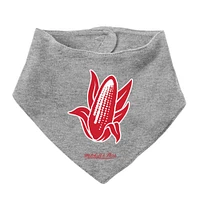 Ensemble de 3 bodys, bavoirs et chaussons Mitchell & Ness Scarlet/Heather Grey Nebraska Huskers pour bébé