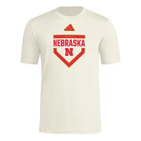 T-shirt d'avant-match adidas Nebraska Huskers pour homme, couleur crème