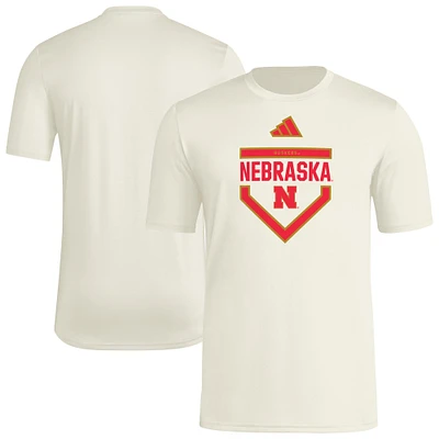 T-shirt d'avant-match adidas Nebraska Huskers pour homme, couleur crème