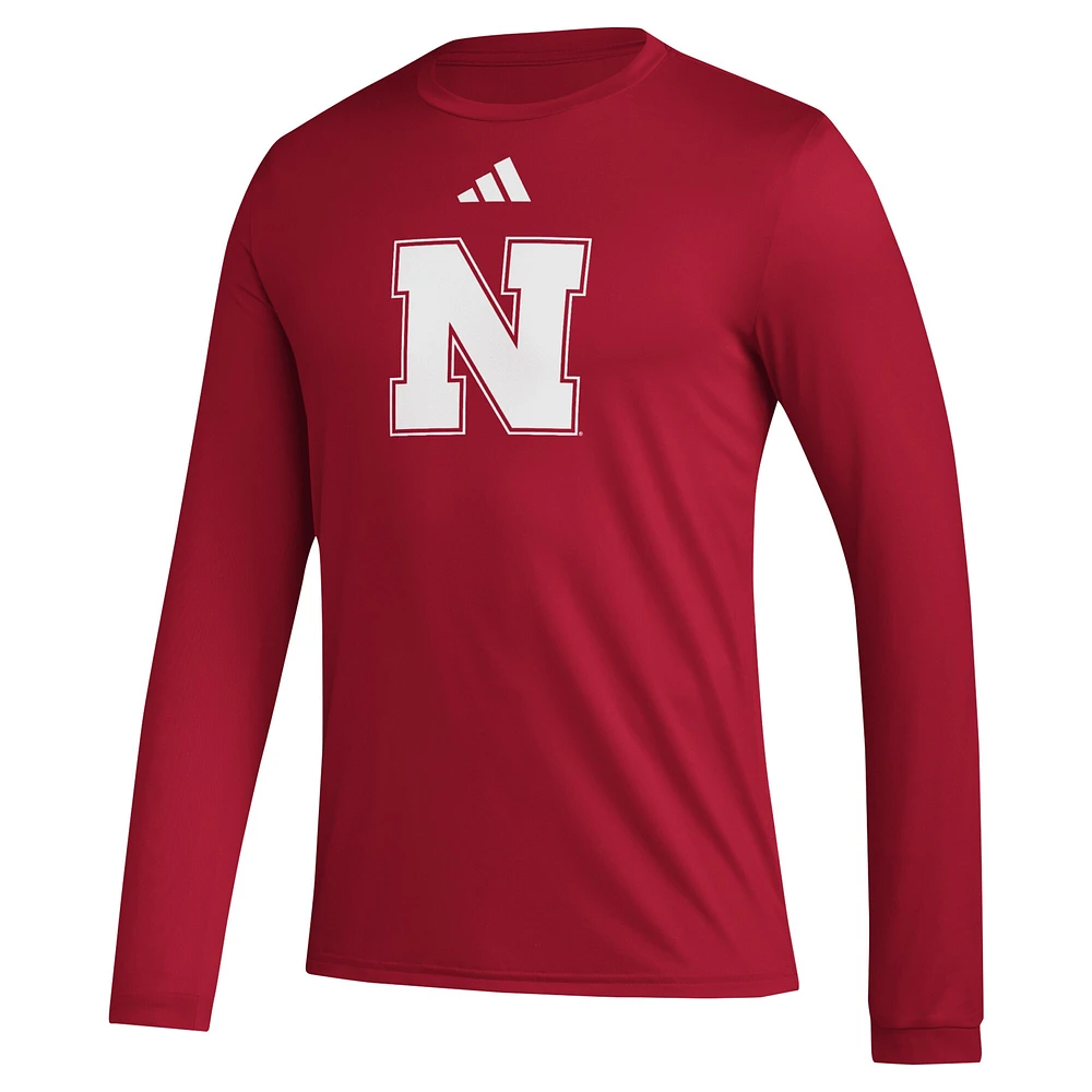 T-shirt à manches longues rouge adidas Nebraska Huskers Primary Locker Logo Pre-Game pour homme