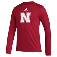 T-shirt à manches longues rouge adidas Nebraska Huskers Primary Locker Logo Pre-Game pour homme