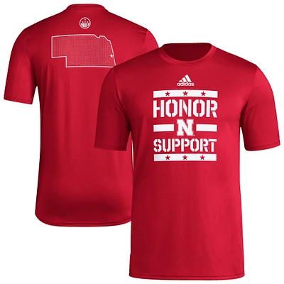 T-shirt d'avant-match adidas Scarlet Nebraska Huskers Honor & Support pour homme