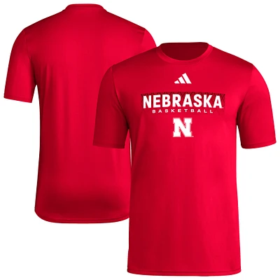 T-shirt adidas Scarlet Nebraska Huskers Locker On-Court The Fade Pregame AEROREADY pour homme