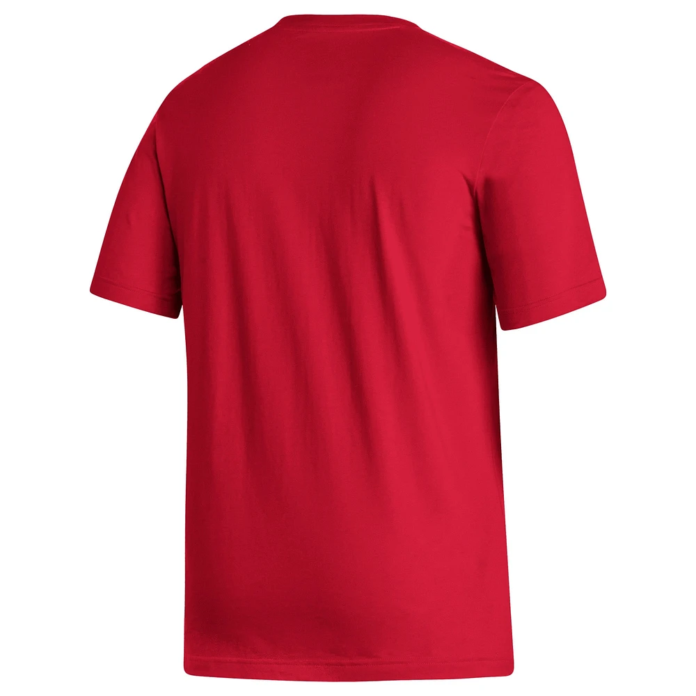 T-shirt adidas Scarlet Nebraska Huskers Memorial Stadium 100e anniversaire Sideline Strategy Fresh pour hommes