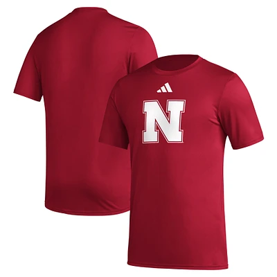 T-shirt adidas Scarlet Nebraska Huskers pour homme avec logo du vestiaire principal avant-match AEROREADY