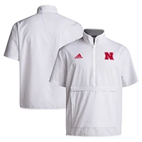 Veste adidas Nebraska Huskers Coaches Sideline à manches courtes et demi-zip pour homme, blanche