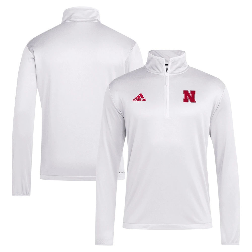 Haut adidas Nebraska Huskers Coaches Sideline à quart de zip pour hommes blanc